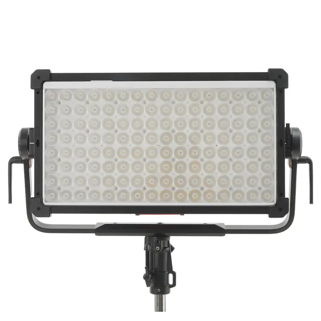 Aputure NOVA 9° 2x1 650W. 1800-20000K 