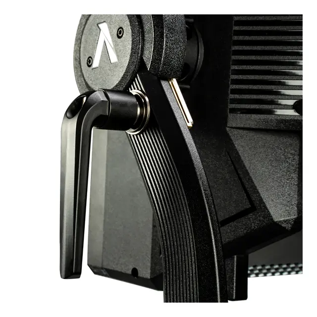 Aputure Nova P600c Kit RGBWW LED Panel. Hard Shell Rolling Case 
