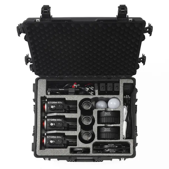 Aputure Storm 80c LED Monolight 3-Light 80W. 1800-20000K. Med Trillekoffert 
