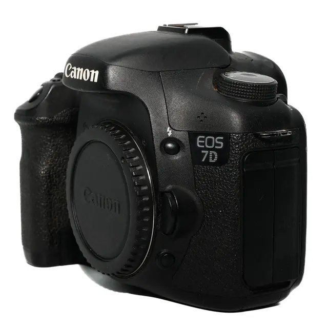 BRUKT Canon EOS 7D Tilstand: 3 |13 404 (9%) eksp. 