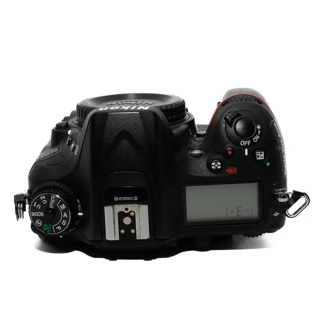 BRUKT Nikon D7200 m/55-200mm Tilstand: 2 | 6837 (5%) eksp. 