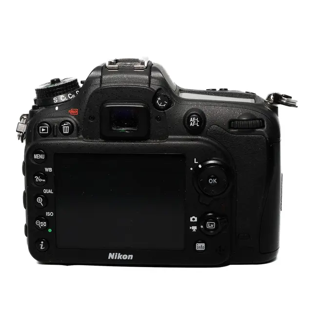 BRUKT Nikon D7200 m/55-200mm Tilstand: 2 | 6837 (5%) eksp. 