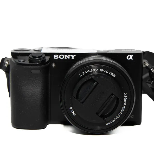 BRUKT Sony A6000 kit med 16-50mm Tilstand: 2 | eksp. 