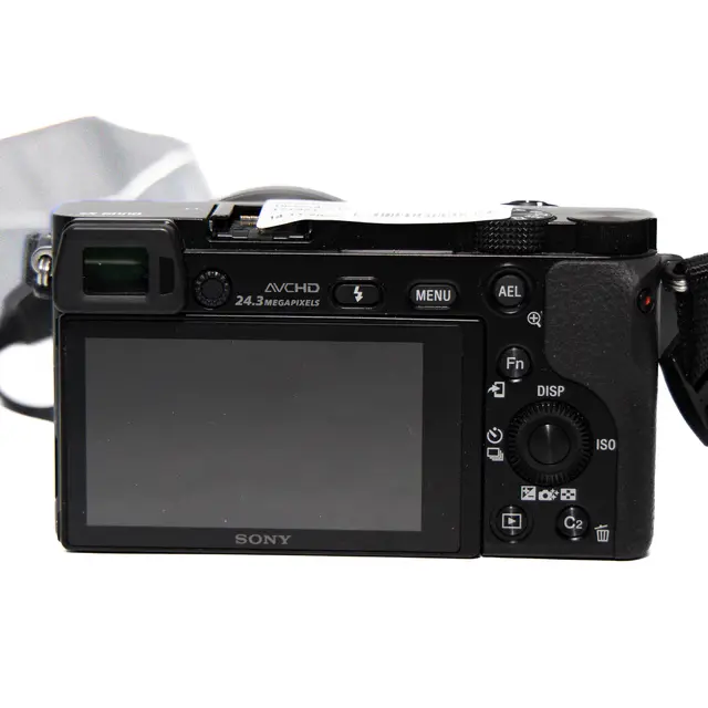 BRUKT Sony A6000 kit med 16-50mm Tilstand: 2 | eksp. 