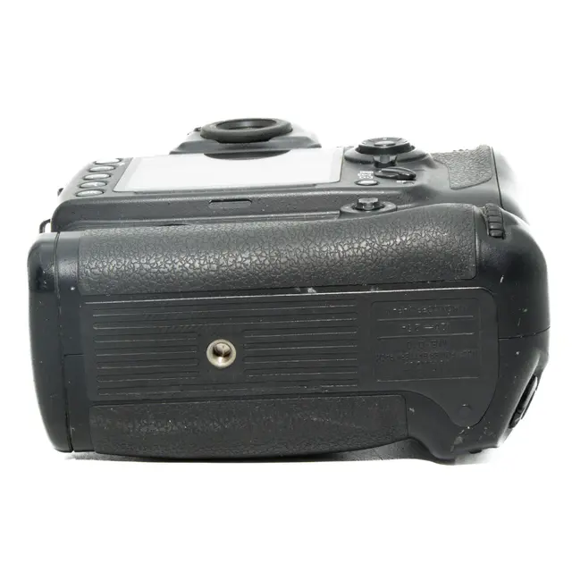 BRUKT Nikon D700 m/ batterigrep Tilstand: 3 |27174 eksp. 