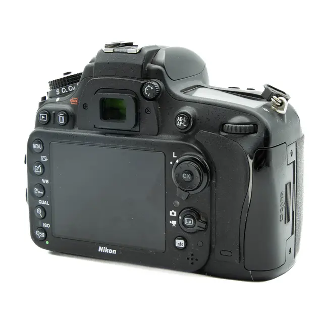 BRUKT Nikon D610 Tilstand: 4 | eksp. 