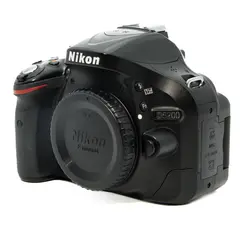 BRUKT Nikon D5200 Tilstand: 3 |11966 eksp.