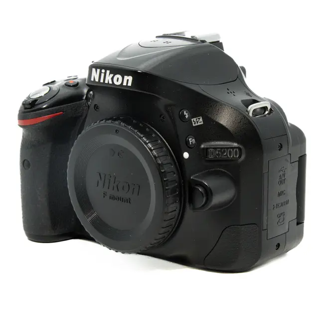 BRUKT Nikon D5200 Tilstand: 3 |11966 eksp. 