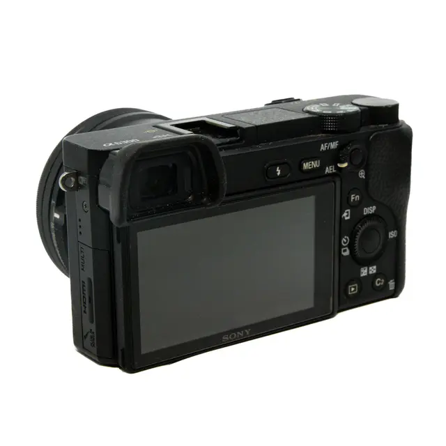 BRUKT Sony A6300 m/16-50mm f/3.5-5.6 Tilstand: 3 | eksp. 