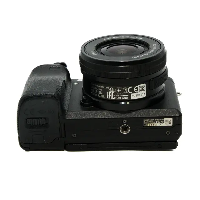 BRUKT Sony A6300 m/16-50mm f/3.5-5.6 Tilstand: 3 | eksp. 