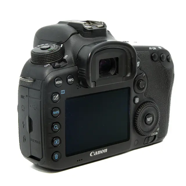 BRUKT Canon EOS 7D Mark II Tilstand: 3 |11837 eksp. 