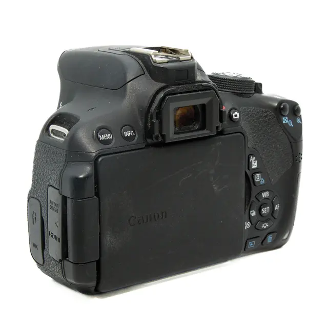 BRUKT Canon EOS 700D Tilstand: 2 | eksp. 