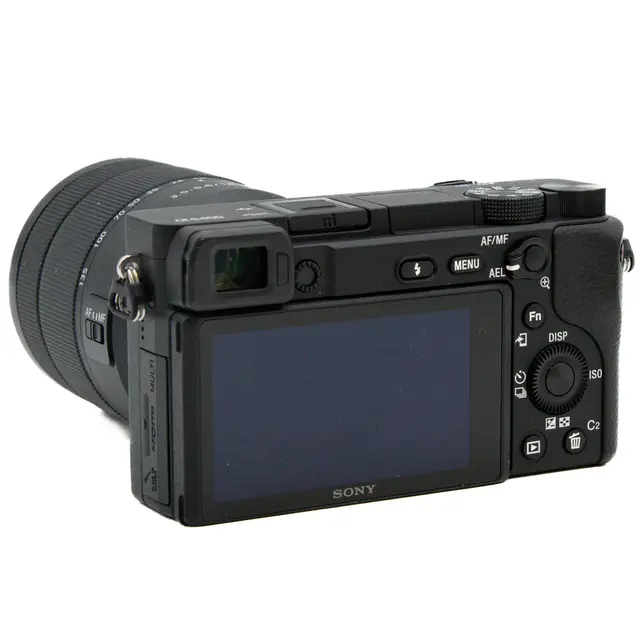 BRUKT Sony A6400 m/18-135mm f/3.5-5.6 Tilstand: 1 |141 eksp. 