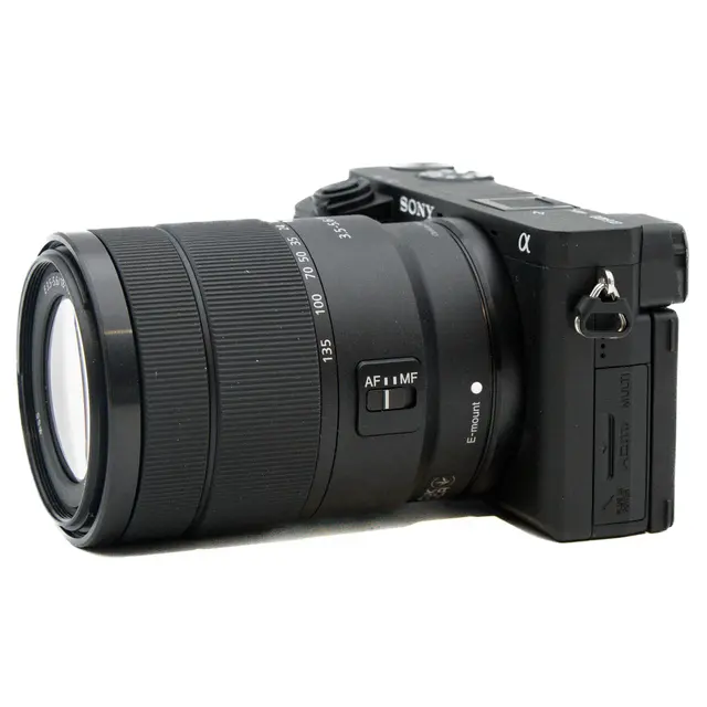 BRUKT Sony A6400 m/18-135mm f/3.5-5.6 Tilstand: 1 |141 eksp. 