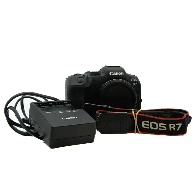 BRUKT Canon EOS R7 Tilstand: 2 |1000 eksp. 