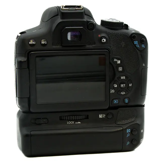 BRUKT Canon EOS 750D m/BG-E18 Tilstand: 3 |31428 eksp. 