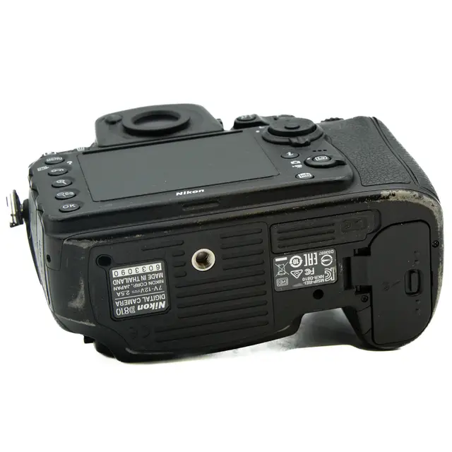 BRUKT Nikon D810 m/batterigrep Tilstand: 3 |97475 eksp. 