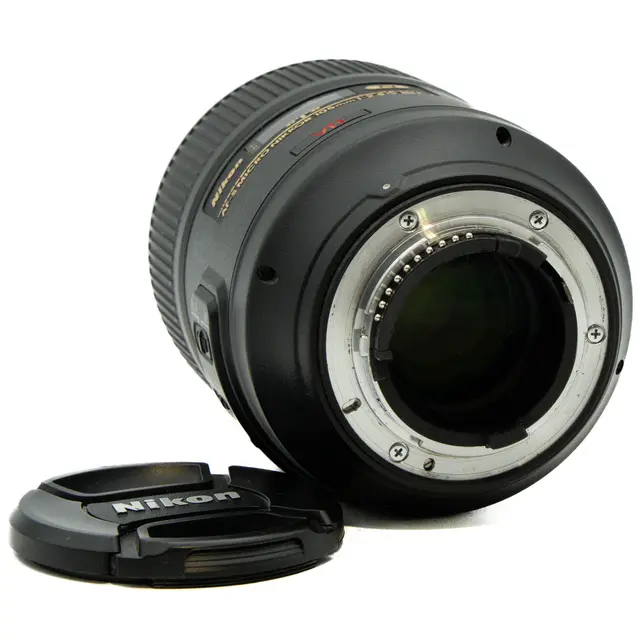 BRUKT Nikon AF-S 105mm f/2.8G ED VR Tilstand: 3 | Nikon F (FX) 