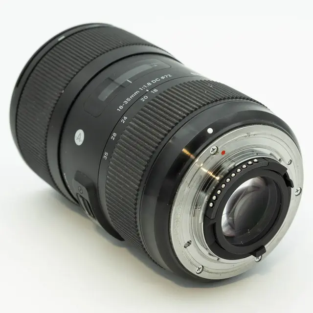 Sigma 18-35mm f/1.8 DC HSM F Tilstand: 3 | Nikon F 