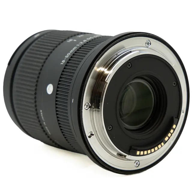 Sigma 18-50mm f/2.8 DC DN C Canon RF Tilstand: 2 | 