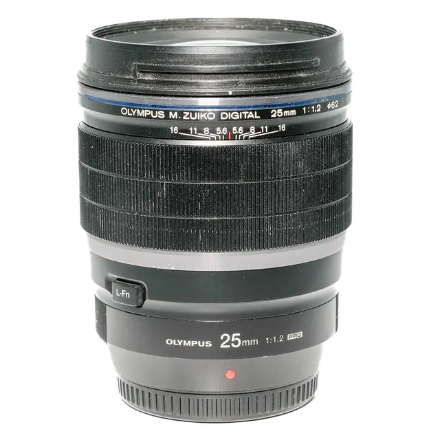 BRUKT Olympus ED 25mm f/1.2 PRO Tilstand: 3 | MFT 