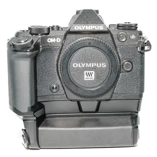 BRUKT Olympus OM-D E-M5 II Tilstand: 3 eks 12290