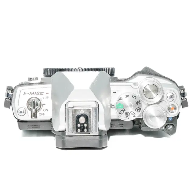 BRUKT Olympus OM-D E-M10 III Hus Sølv Tilstand: 3 | eksp. 