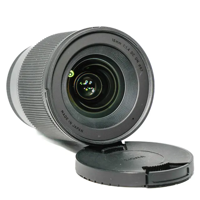 BRUKT Sigma 16mm f/1.4 DC DN C MFT Tilstand: 3 | MFT 