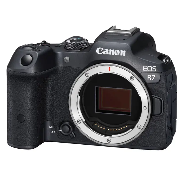 Canon EOS R7 m/RF-S 18-150mm F3.5-6.3 32,5 MP. APS-C. 