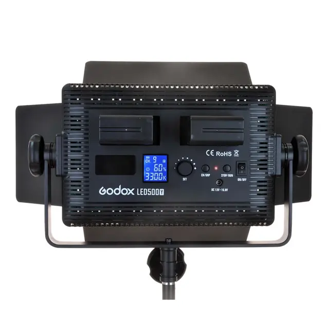 Godox LED 500C Bi-Color med Barndoors 39 x 30 cm. 32W. 3300-5600K 