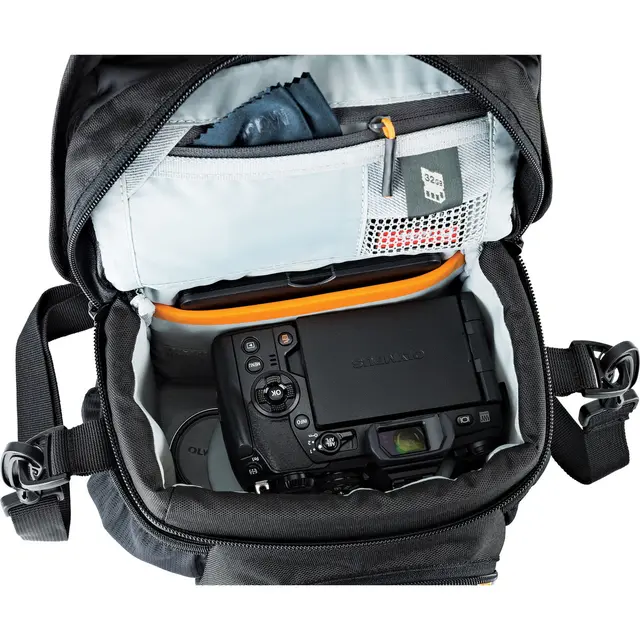 Lowepro Nova 140 II AW Skulder bag 17,5 x 10 x 17cm 