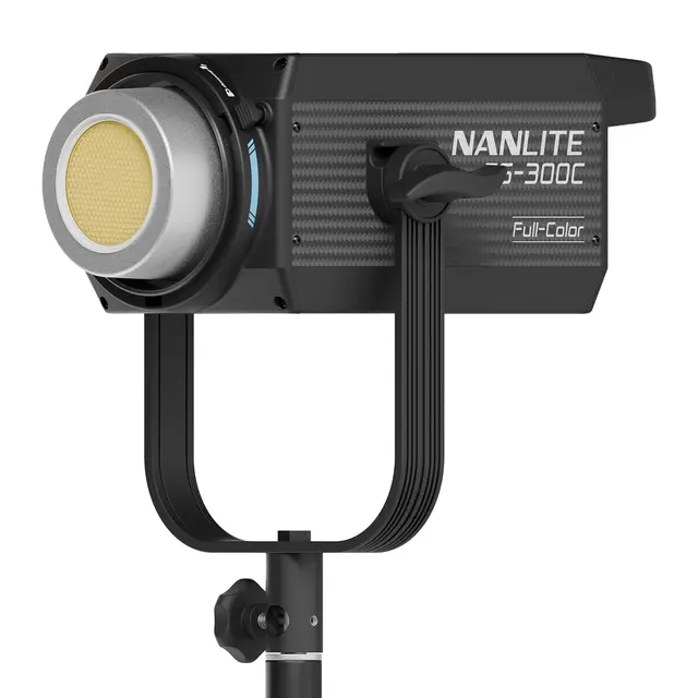 Nanlite FS-300C LED RGBW Spot Light 2700-7500K. LED lampe, strømdrevet, 350W 