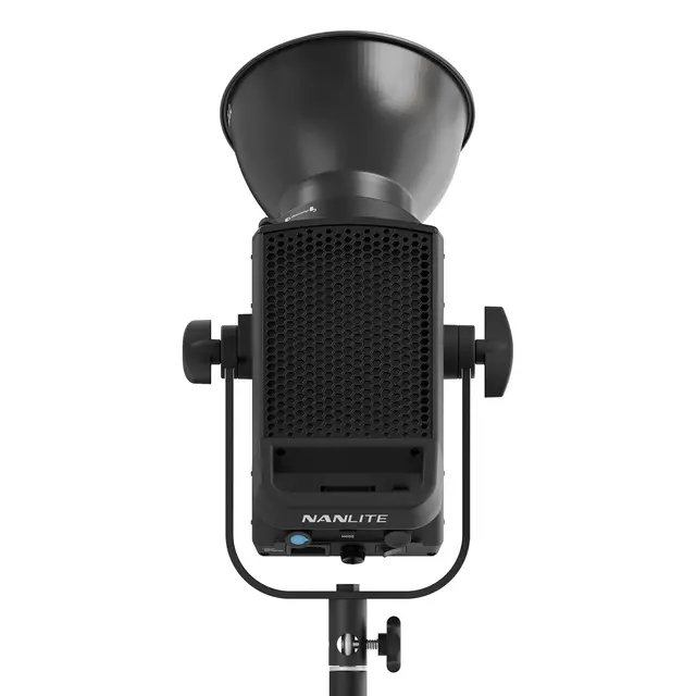 Nanlite FS-300C LED RGBW Spot Light 2700-7500K. LED lampe, strømdrevet, 350W 