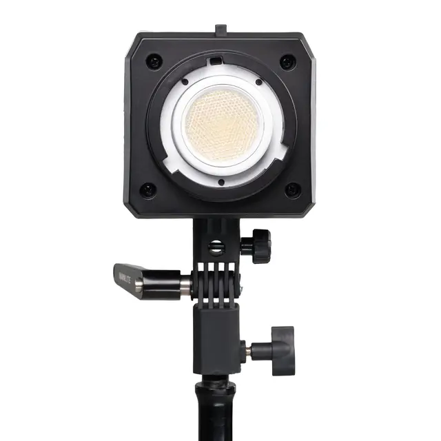 Nanlite FC-120C LED Full Color Spot Ligh 2700-7500K. COB LED lys FM Mount 