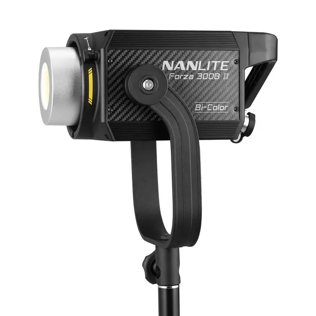 Nanlite Forza 300B II + FL20G Kit Lys, fresnel og trillekoffert 