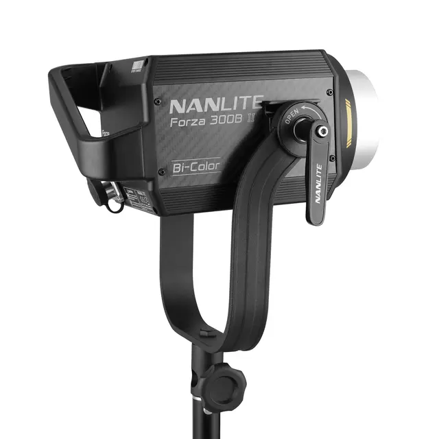 Nanlite Forza 300B II + FL20G Kit Lys, fresnel og trillekoffert 