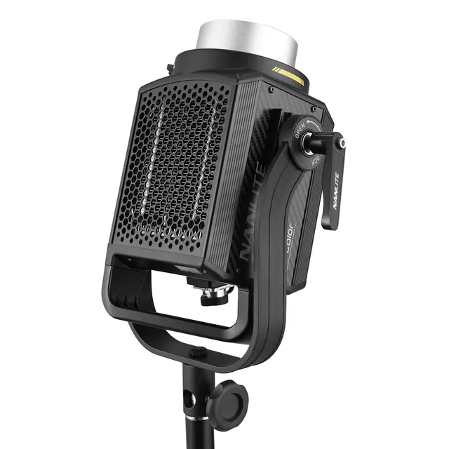 Nanlite Forza 300B II + FL20G Kit Lys, fresnel og trillekoffert 