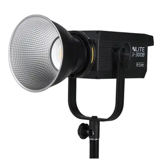 Nanlite FS-300B LED Bi-color Spot Light 2700-6500K. LED lampe, str&#248;mdrevet, 350W