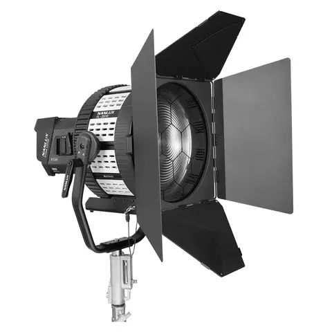 Nanlux Evoke 1200B Spot Light Kit Med FL-35YK Fresnel Lens og Flight Case