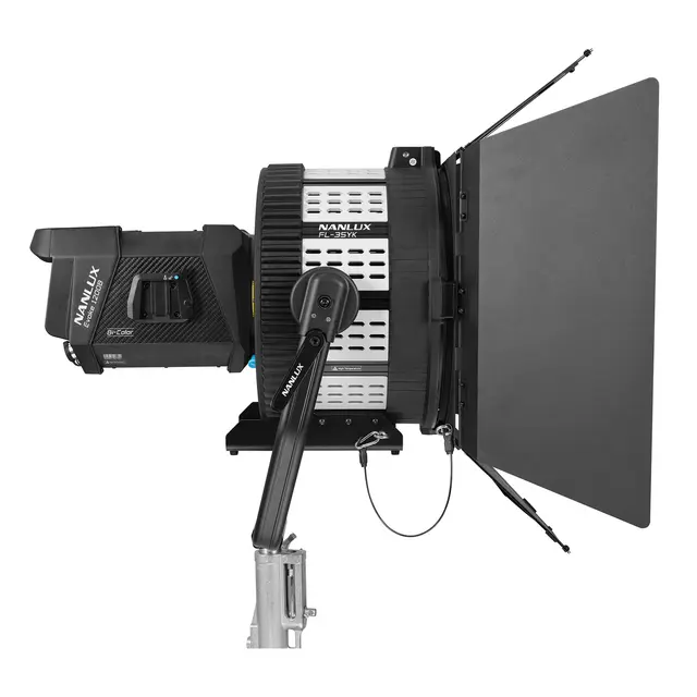 Nanlux Evoke 1200B Spot Light Kit Med FL-35YK Fresnel Lens og Flight Case 