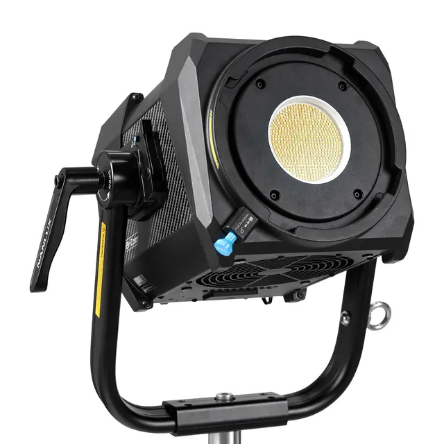 Nanlux Evoke 1200B Spot Light LED lampe og Flight Case 