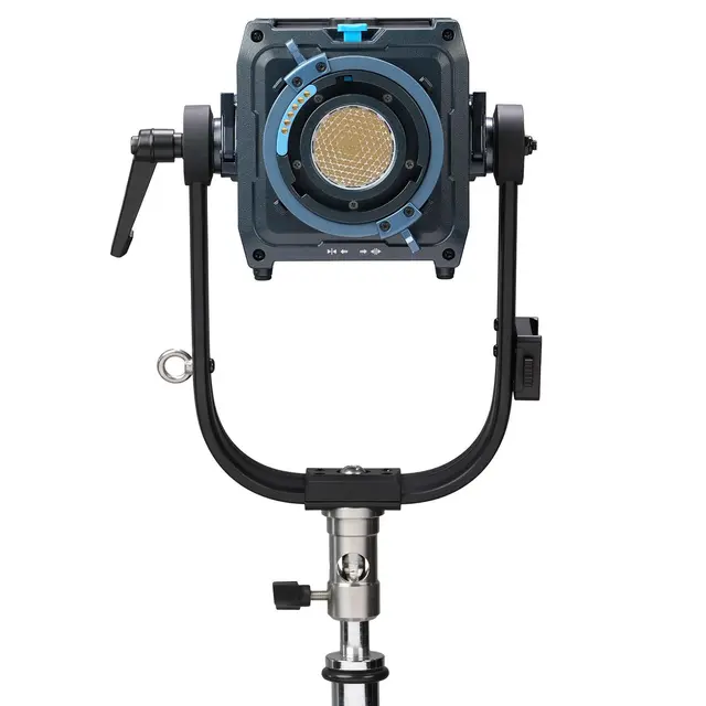 Nanlux Evoke 150C Full-Color Spot Light 150W. 1000-20 000K 