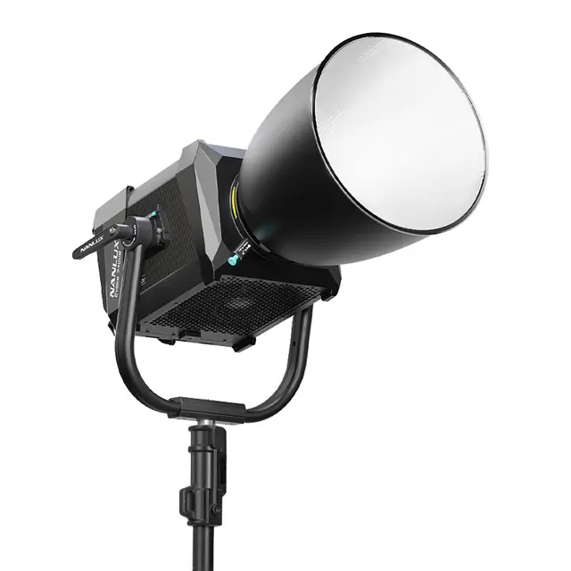 Nanlux Evoke 2400B Spot Light LED Lampe 2400W Kit 45° Reflector og flight case 