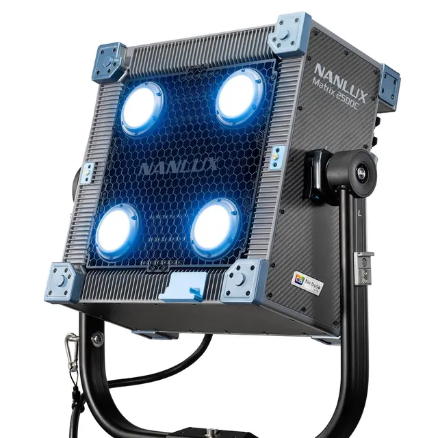 Nanlux Evoke Matrix 2500C Full-color Multi-Source Spot Light Kit. Flight Case 