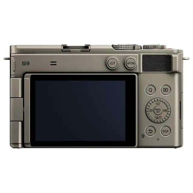 Panasonic Lumix S9 Titanium/Black Kit Med 18-40mm f/4.5-6.3 