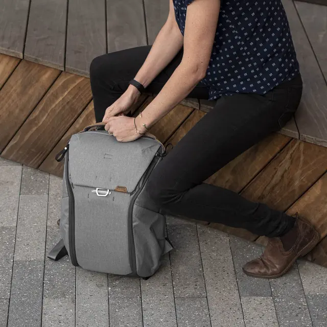 Peak Design Everyday Backpack V2 20L Fotoryggsekk. Farge Ash/Lys grå 