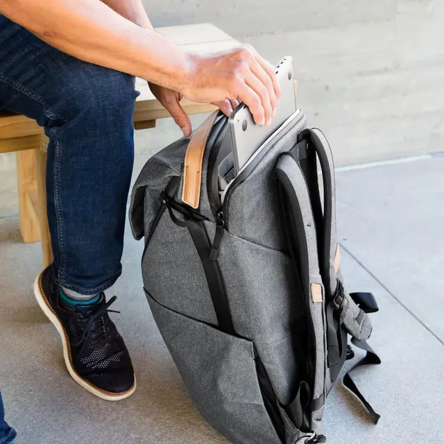 Peak Design Everyday Backpack V2 30L Fotoryggsekk. Farge Charcoal 