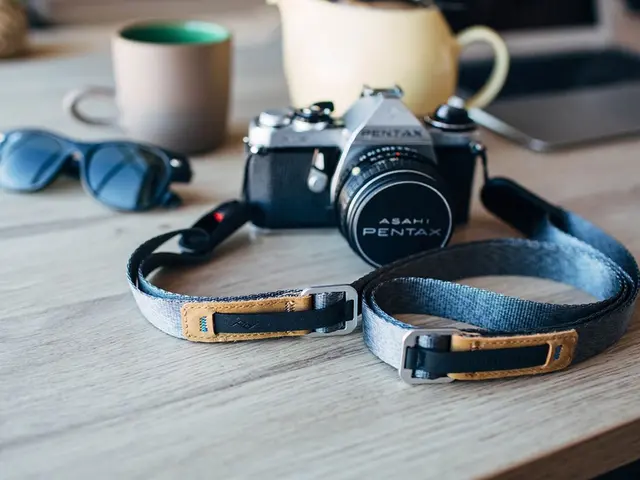 Peak Design Leash Ash Smal Nakkereim. Grå 