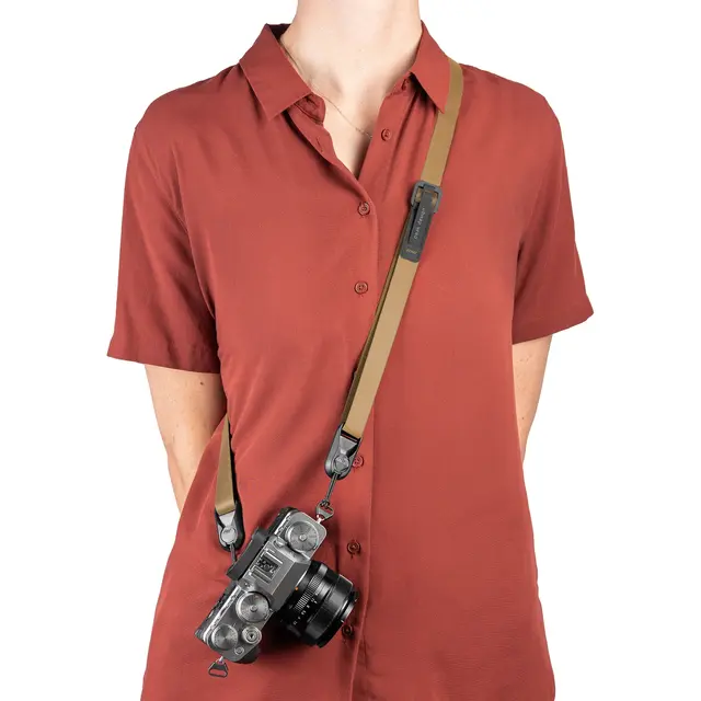 Peak Design Leash Coyote Smal nakkereim. Brun 