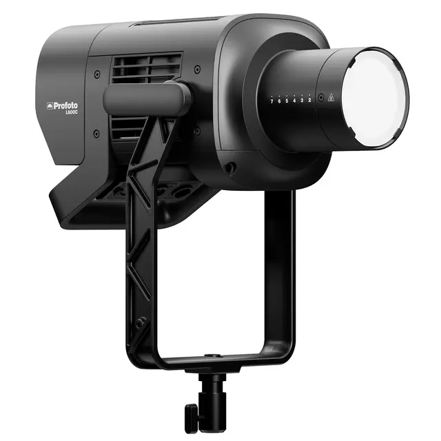 Profoto L600C Full-Color LED 2000K-15000K. 600W 
